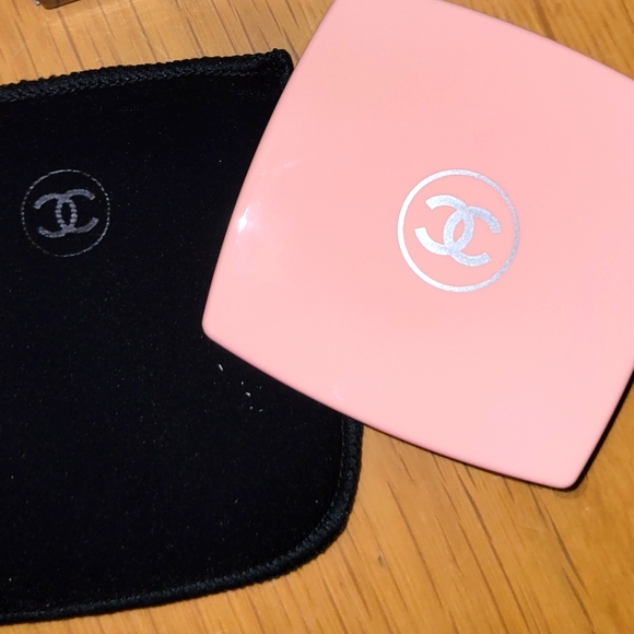 Other - CC Compact Mirror in Pink 🩷🤍🖤